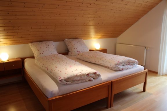 Großes Schlafzimmer oben