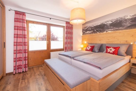 Schlafzimmer 1