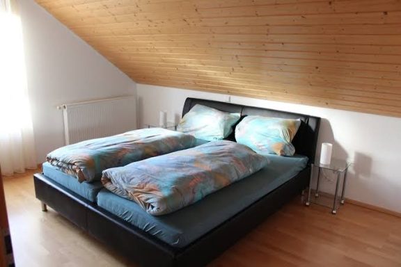 Kleines Schlafzimmer oben