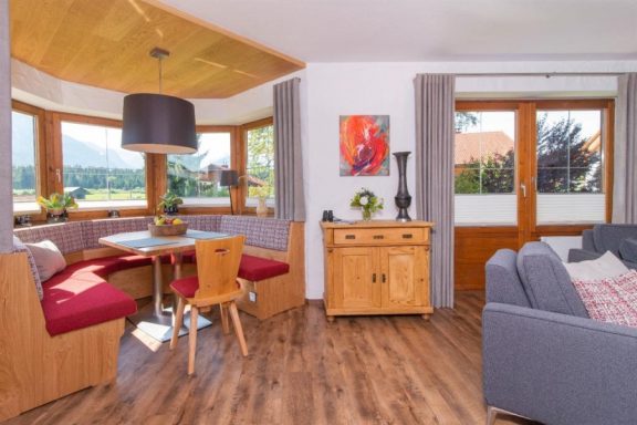 Wohnzimmer mit Essecke